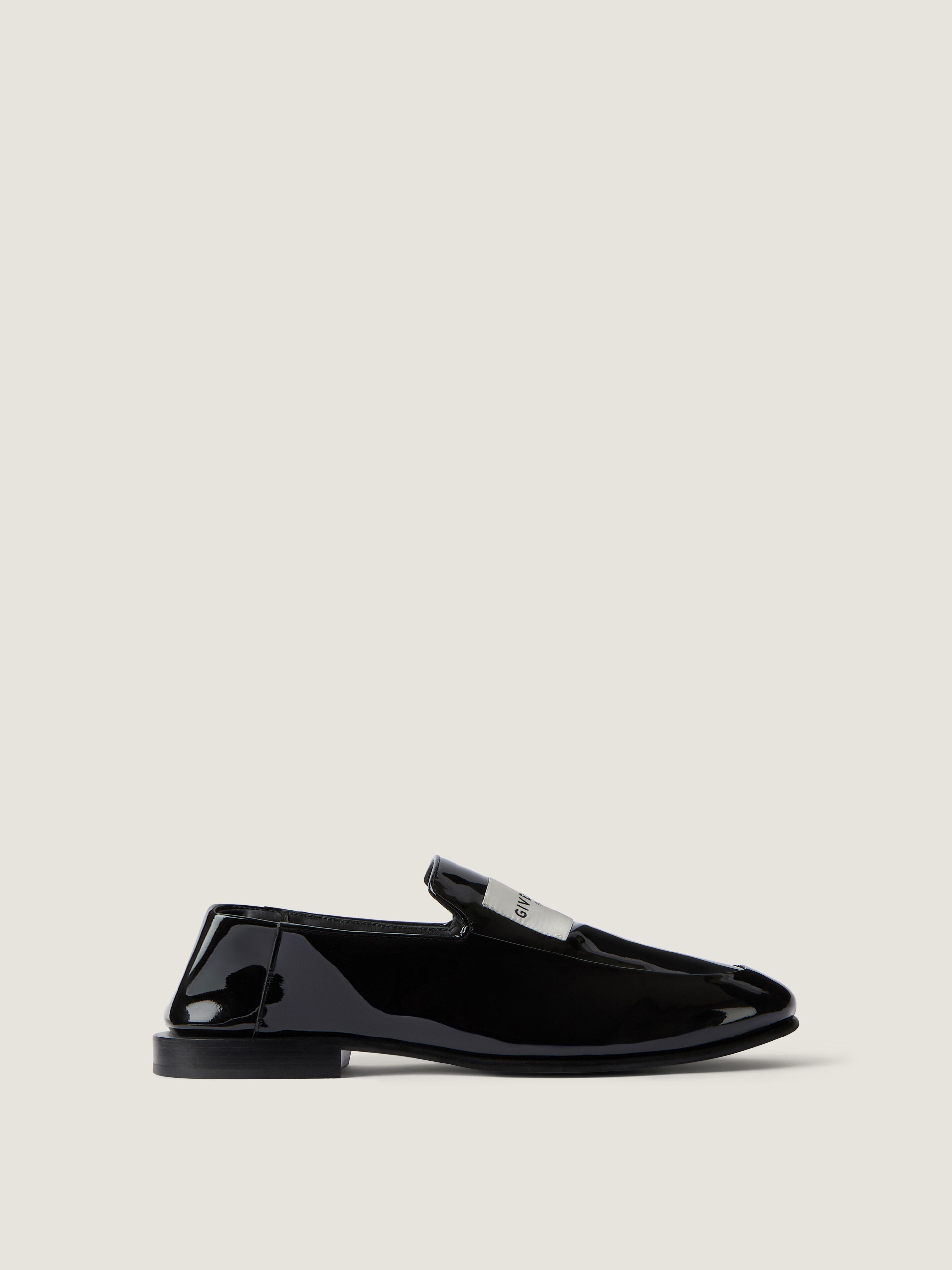 Label loafers in patent leather